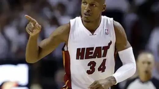 Ray Allen berseragam Miami Heat